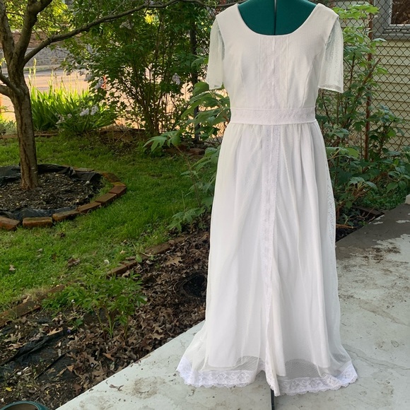 19343 Off-White Low Back Princess Dress